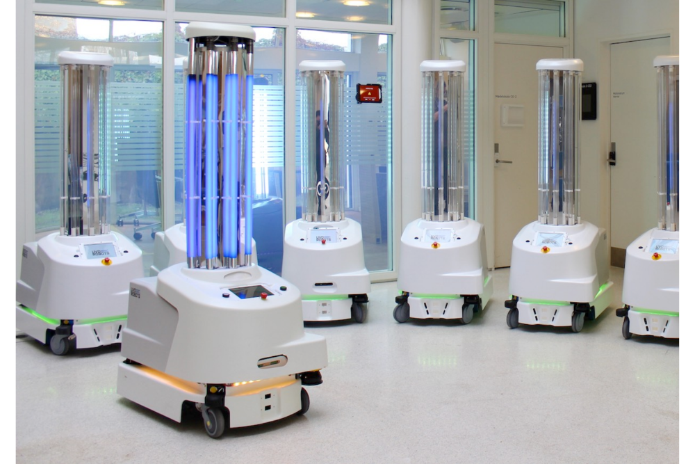 ultraviolet cleaning robot