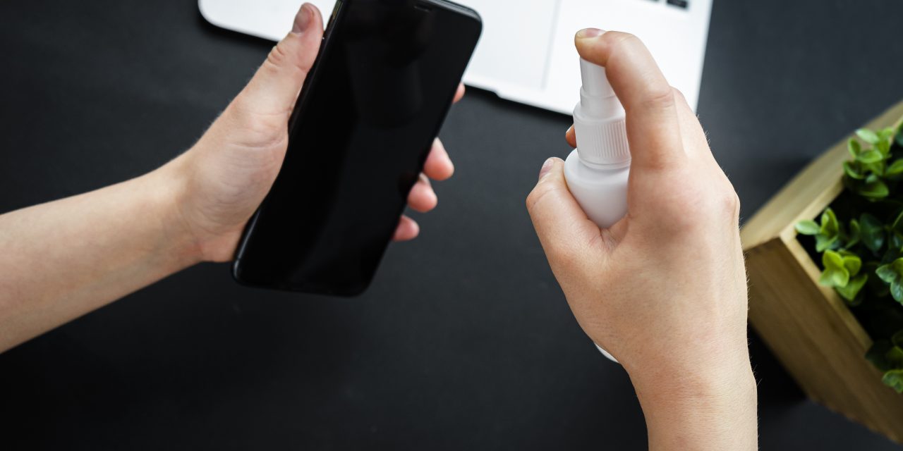 Germs on Toilet Seat: An Apple iPhone is as dirty as a toilet seat